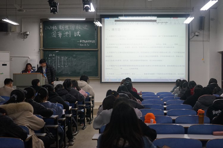 J9集团官网顺利举行新生团章考试1.JPG