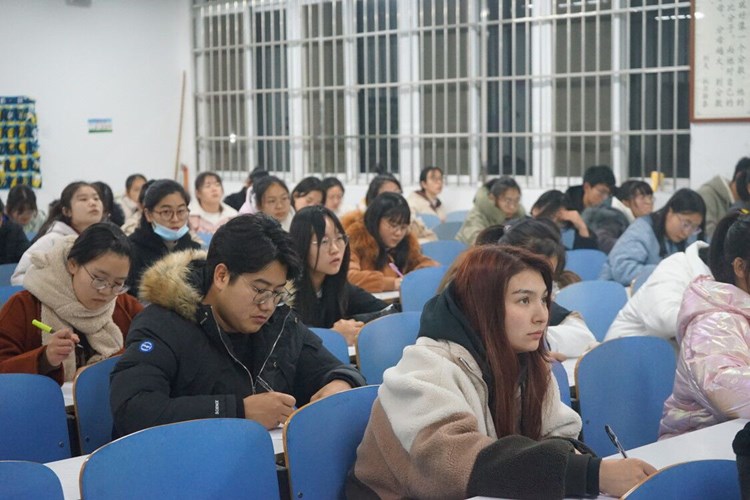 J9集团官网顺利举行新生团章考试2.jpg